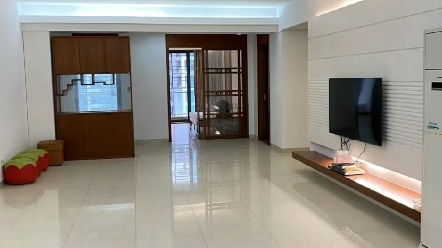 出租:宜居华庭电梯房6楼,四房二厅,有部分配套,月租3600元,澄海租房