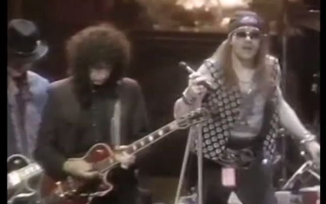 [图]Guns N' Roses - Heartbreak Hotel (Feat Tom Petty)