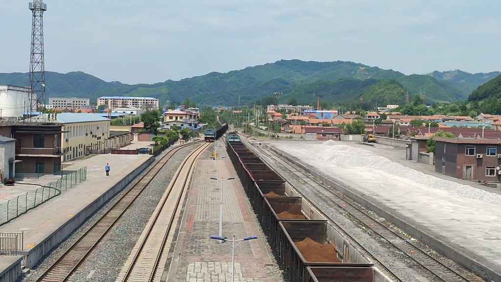 货列通远堡站通过