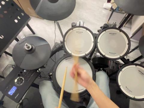 用小滚奏去丰富音乐层次,更有感觉