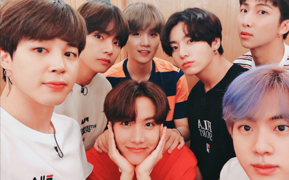 老韩流看现在现场观赏防弹少年团吹笛人立麦现场reaction历史级灯红酒