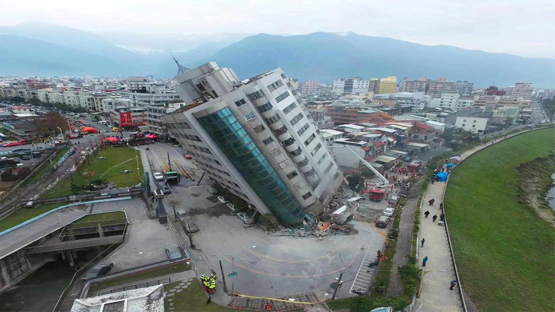 地震高楼倒塌图片