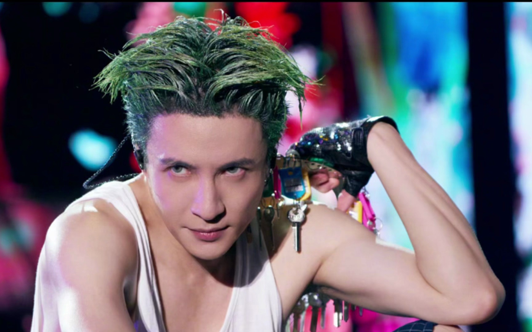 薛之谦竟然有个儿子 与妻子复婚后生下