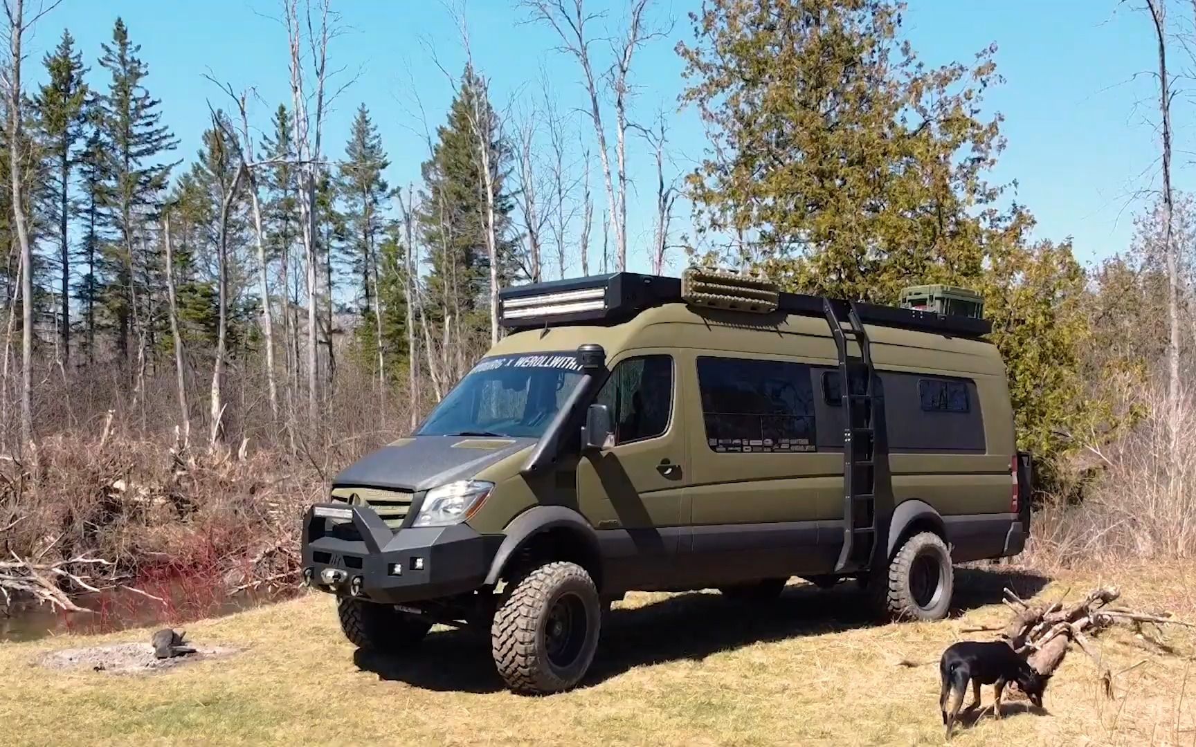 国外博主自己改装的奔驰斯宾特超级越野房车,代号:绿巨人,又酷又实用