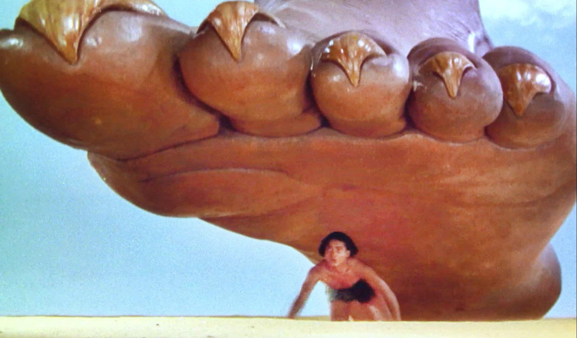 男孩被大脚巨人追杀,却意外走上人生巅峰