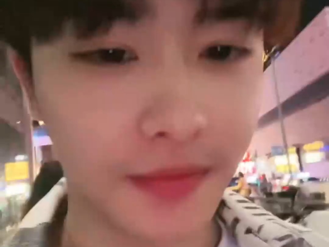 艾秋秋秋裕盛 2024-7-25 长沙街头唱歌