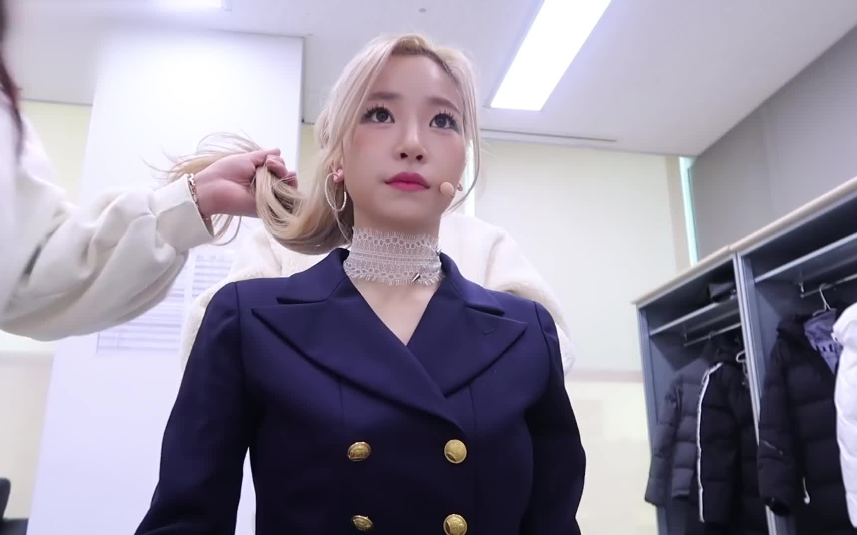 韩国爱豆打歌节目后台公开sori小姐姐告诉你在theshow后台准备打歌要