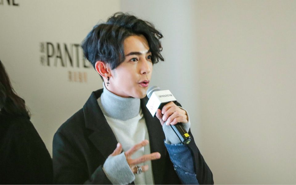 汪东城晒新发型并发文说你们要的短发来了网友评论亮了