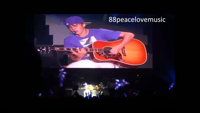 [图]Justin Bieber_ 老公演唱Never Let You Go不插电 (台湾演唱会)