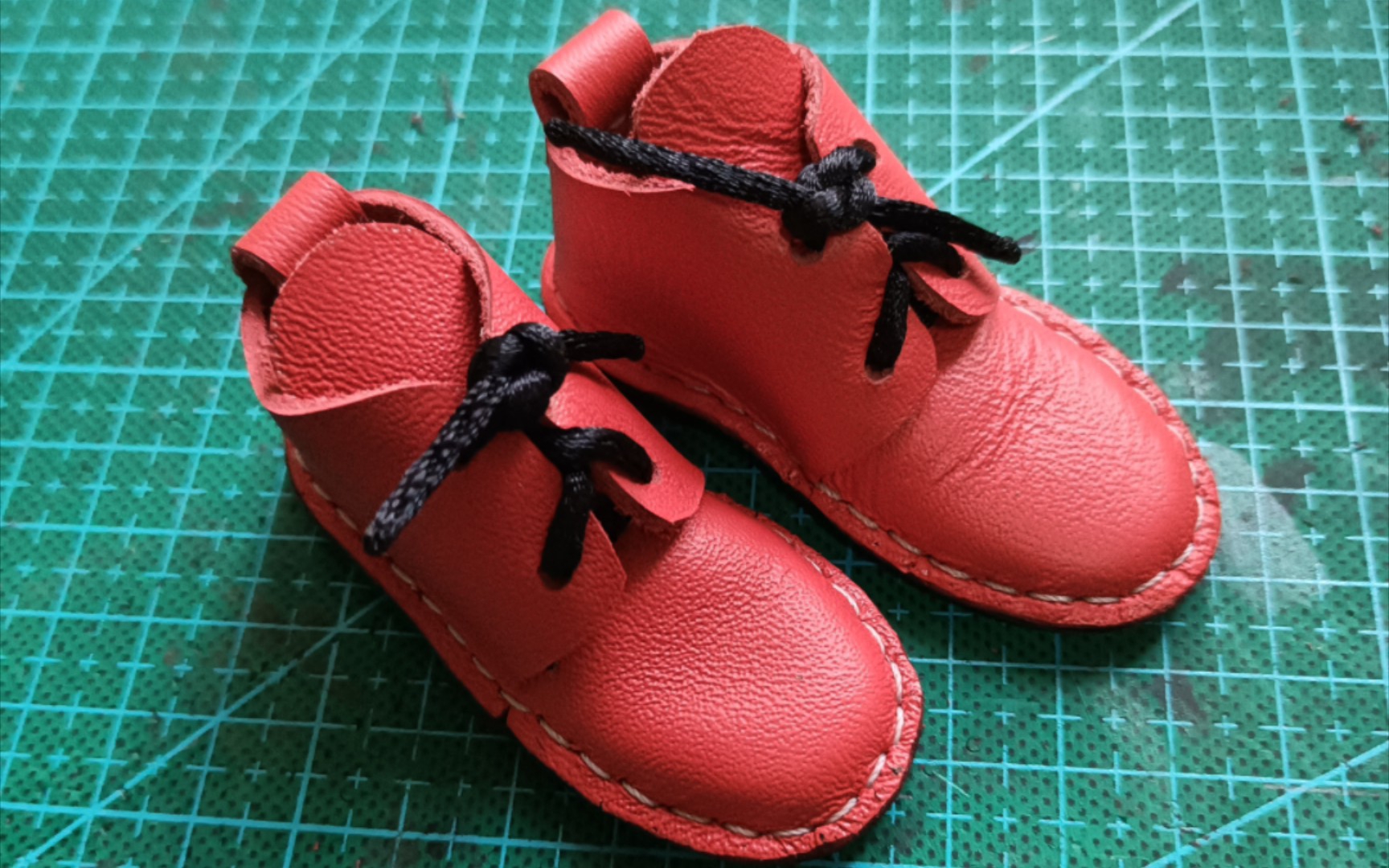 手工皮具,做个植鞣皮小鞋子挂件