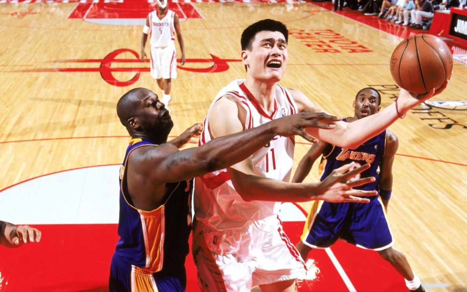用nba2k19模拟巅峰姚明对湖人时期奥尼尔究竟谁更胜一筹