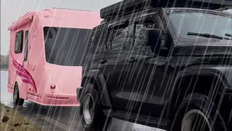 暴雨天宅6平米房车是什么体验？