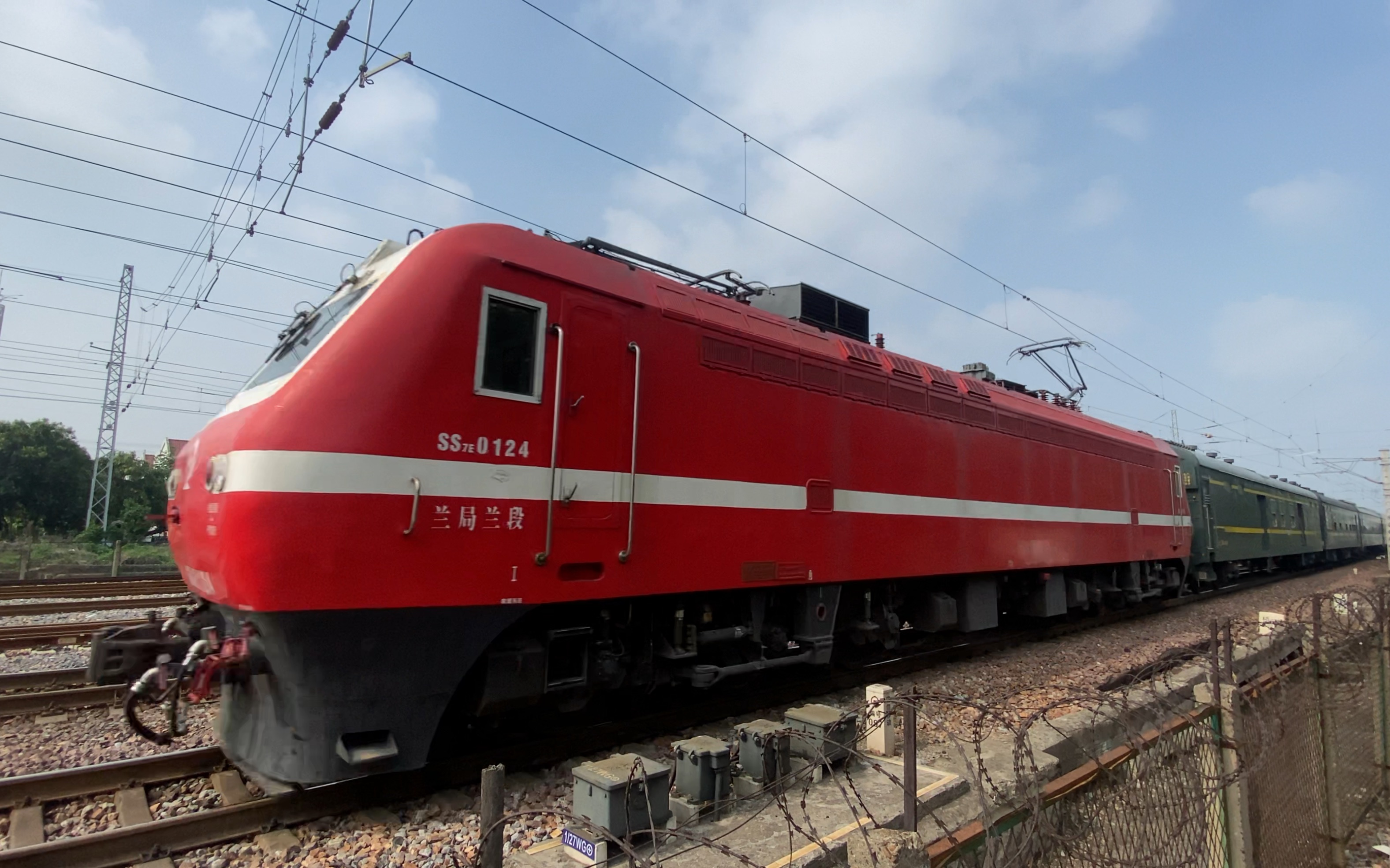 铁路摄影晚点后疯狂赶点的t198次列车