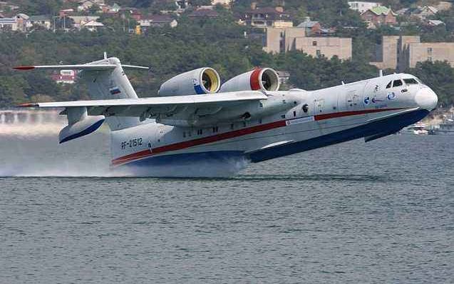 霍普潜水飞机飞出水面