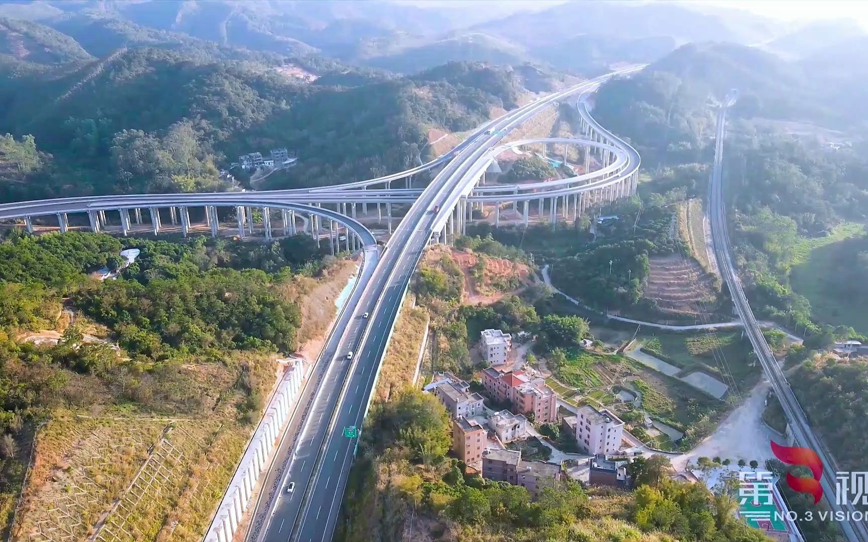 航拍罗信高速木九山枢纽建设现况,从高空俯瞰这枢纽的震撼_哔哩哔哩