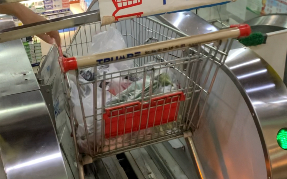 神奇的超市购物车电梯
