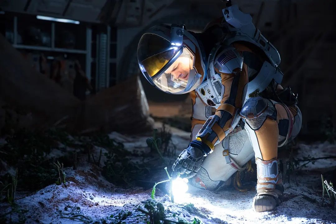 被遗留在火星的人类，用最原始的方法成功殖民火星