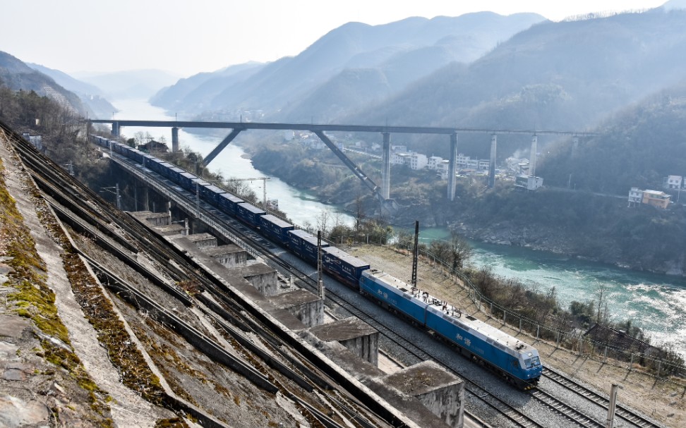 【中国铁路】襄渝铁路石庙沟站看车