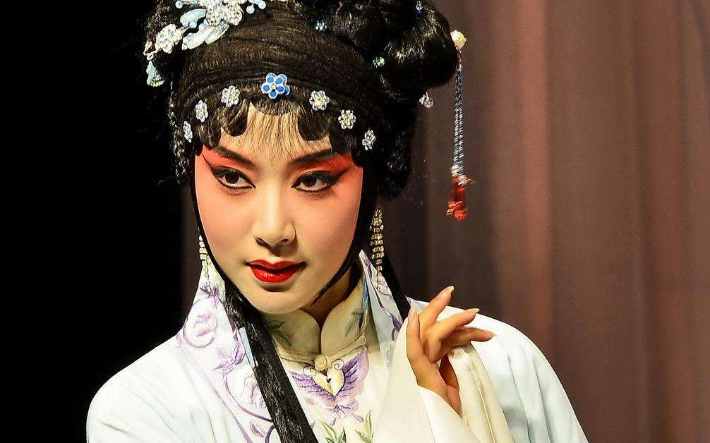 昆曲狮吼记跪池单雯周鑫大家来看美女