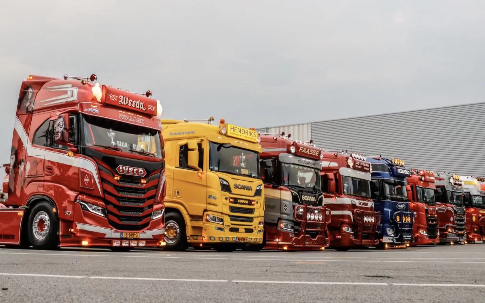 欧卡欧洲卡车聚会街头巡游众多牵引车随拍斯堪尼亚v8沃尔沃达夫依维柯