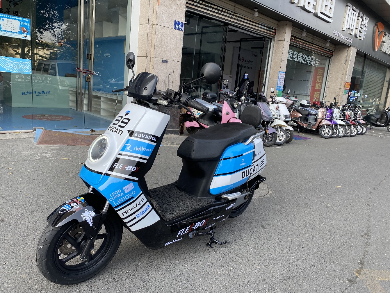 小牛n1s杜卡迪拉花,七千多公里数改了撒旦尾灯,水转印后挡泥