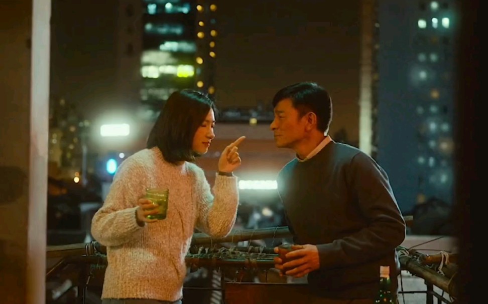 人潮汹涌##刘德华##肖央##万茜# 这几个人站在一起真是太好看了