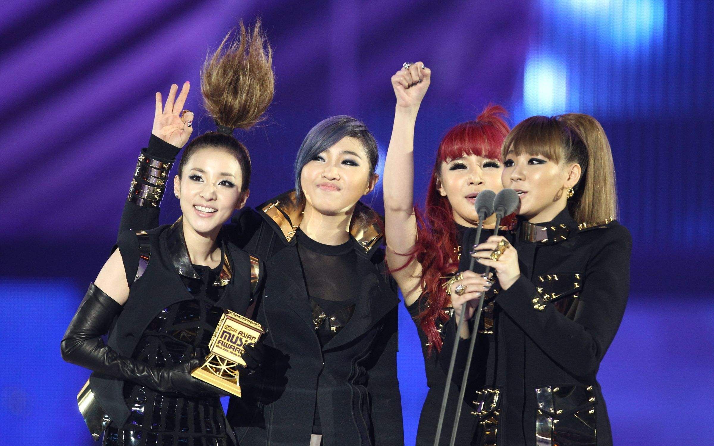 爷青回 韩国女子组合2ne1经典舞台大放送_哔哩哔哩 (゜-゜)つロ 干杯