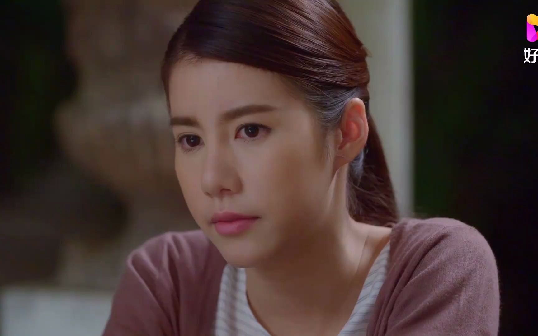 命中不注定:尼丕医生心神不定,时不时看护士女,护士女认真工作