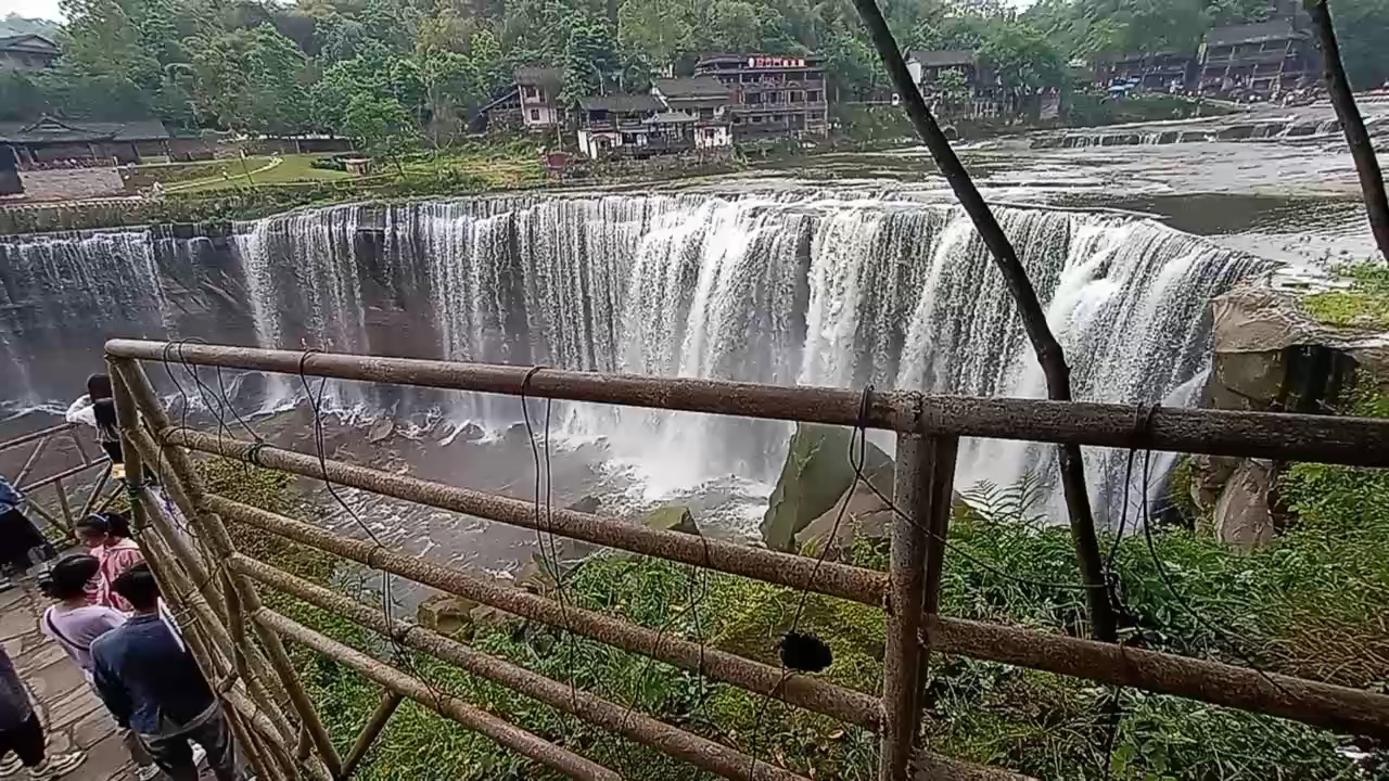 广安市乐活城高处超全景拍摄大瀑布