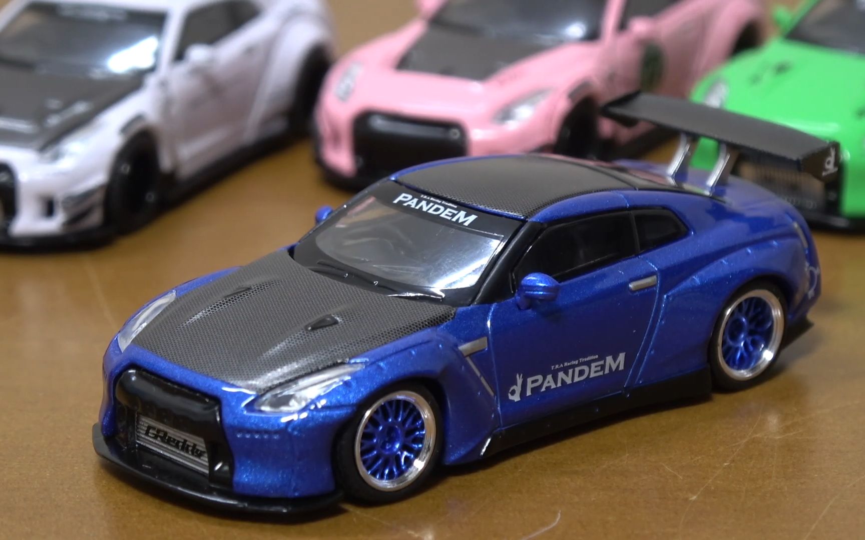 (搬运)mini gt 日本玩具反斗城限定车 pandem 日产gt-r r35开箱