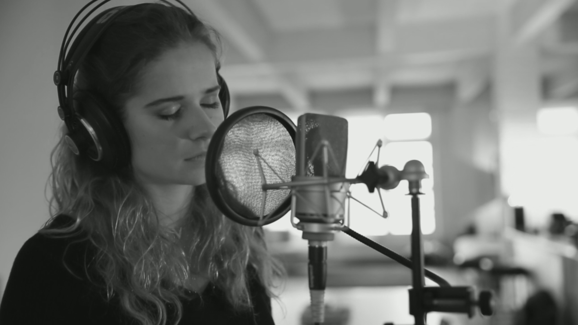 higher (acoustic version) - laura tesoro