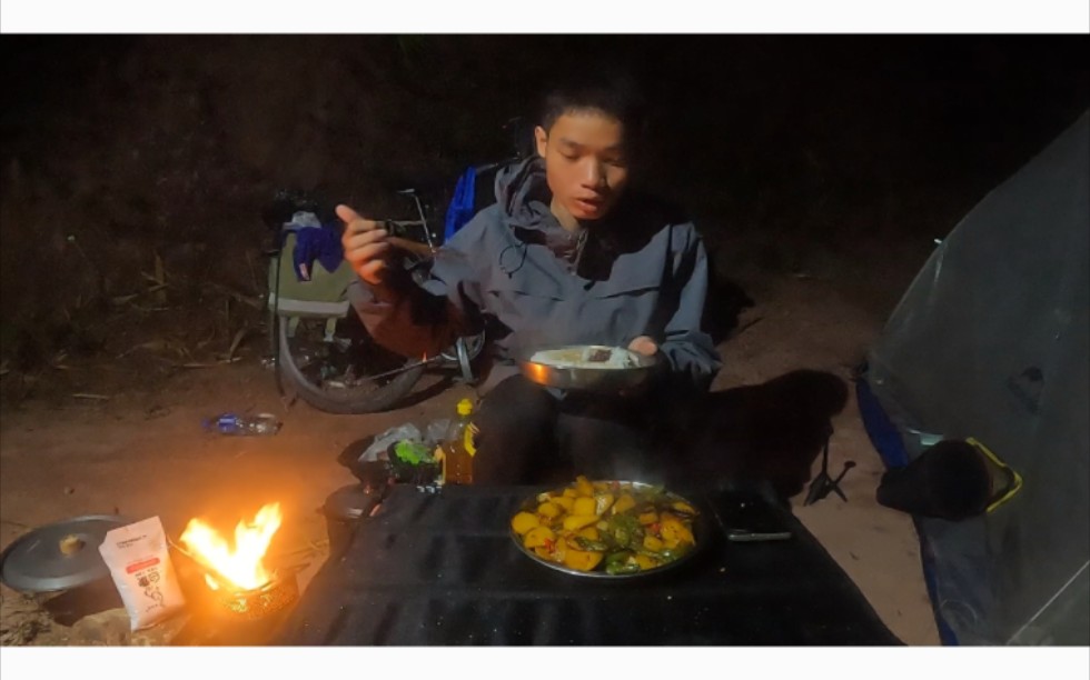 [图]穷游云南去西藏，野外山沟搭帐篷睡觉，天天辣椒炒土豆居然吃不腻