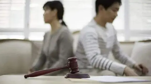 离婚后女方将孩子改姓男方申诉被法院驳回【湖南一对夫妻离婚后女方将孩子改姓,男方诉请恢复,法院驳回请求】