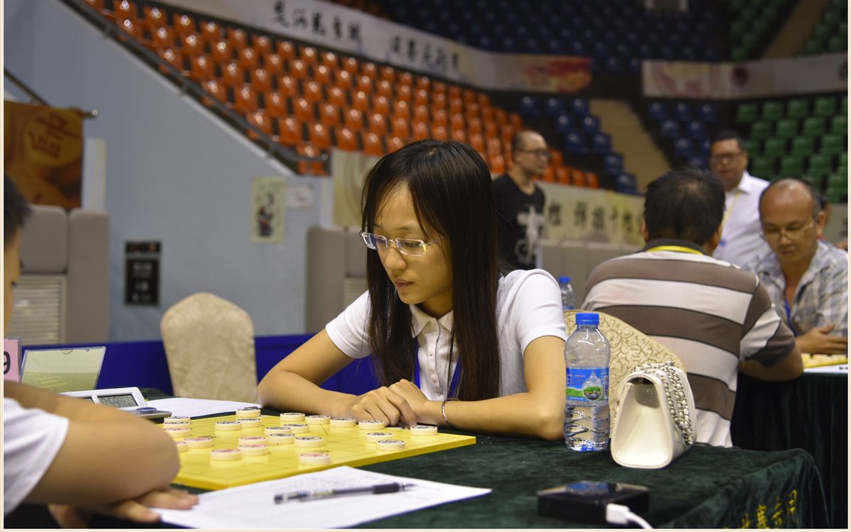 2017年全國象棋棋後賽第二輪,陳青婷先勝時鳳蘭:文靜的少女,火辣的殺