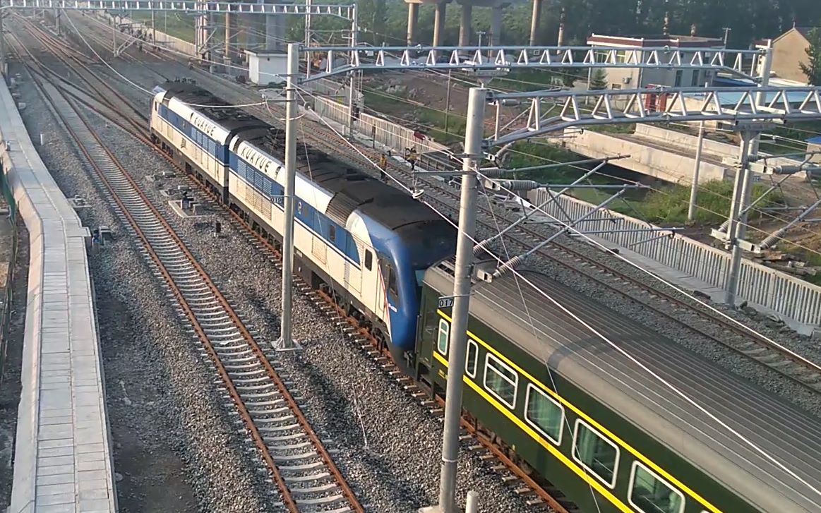 【火车迷】假的京沪十三猪,换上十三猪车底的z139高速通过盐城北站