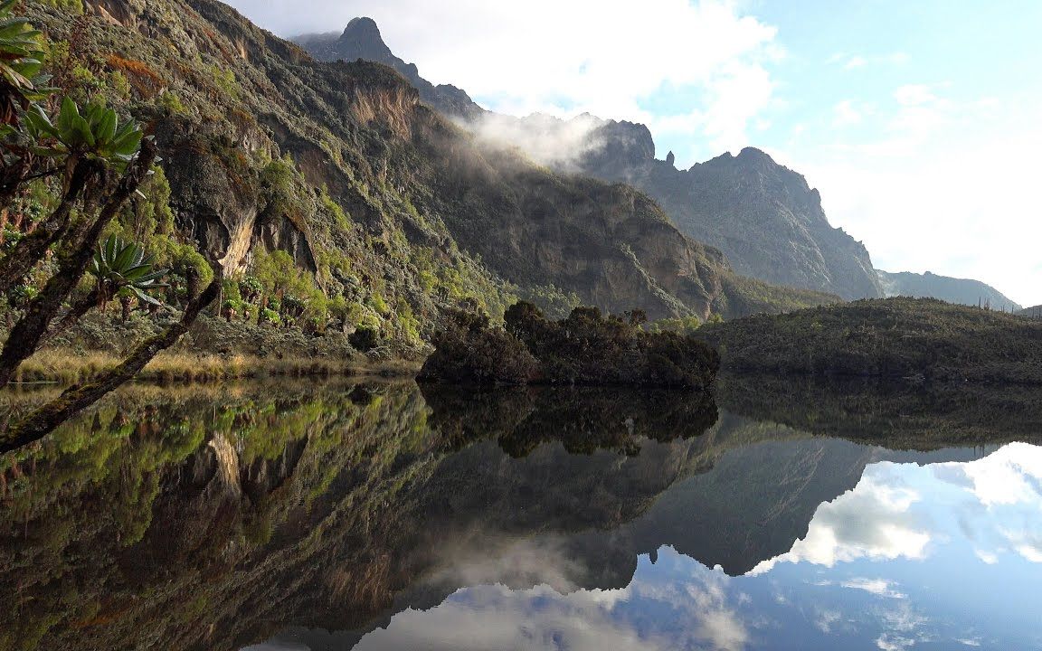 amazingplacesonourplanet乌干达艾伯特湖如月亮般朦胧美的鲁文佐里
