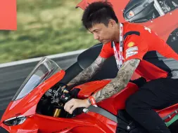 杜卡迪新款panigale V4，极致性能，至于外观，相信我！看看也就习惯了