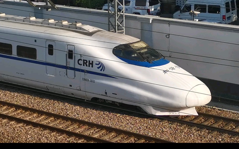 【中国铁路】带鱼crh2a-2032担当c3884次列车通过中山北路桥机位