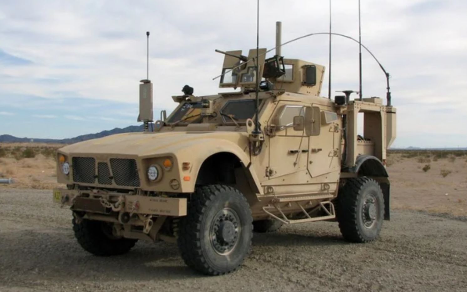 [squad]美军matv防雷车接炮弹的瞬间,30炮给大家变个t72出来!