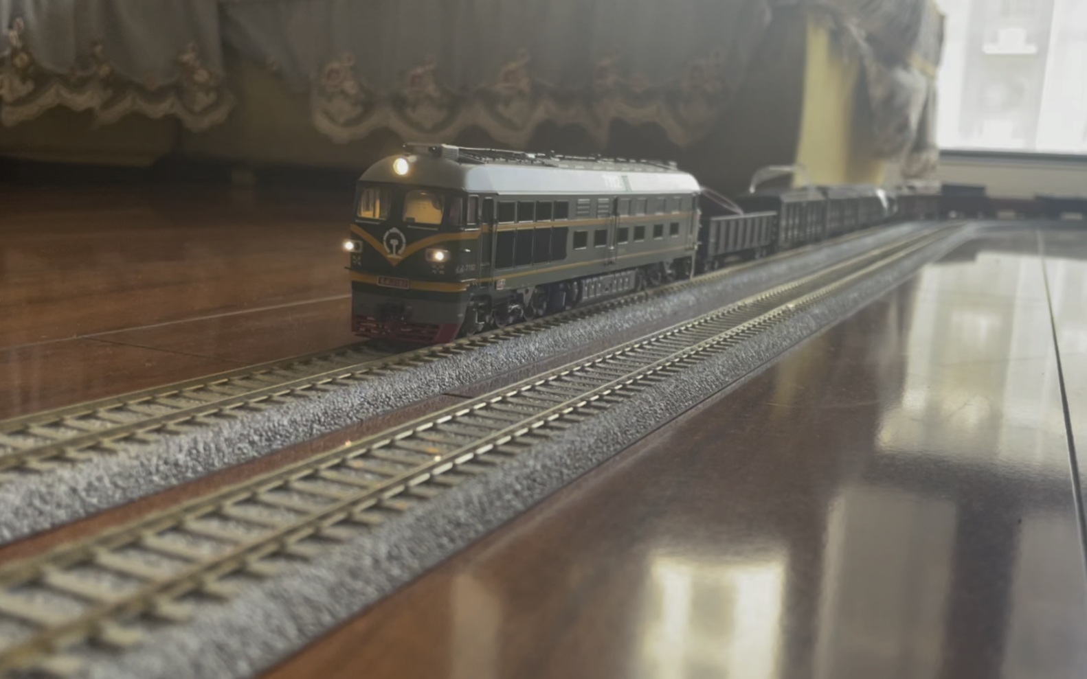 火车模型 曙光 df4b 7192广平南 满载54节跑车