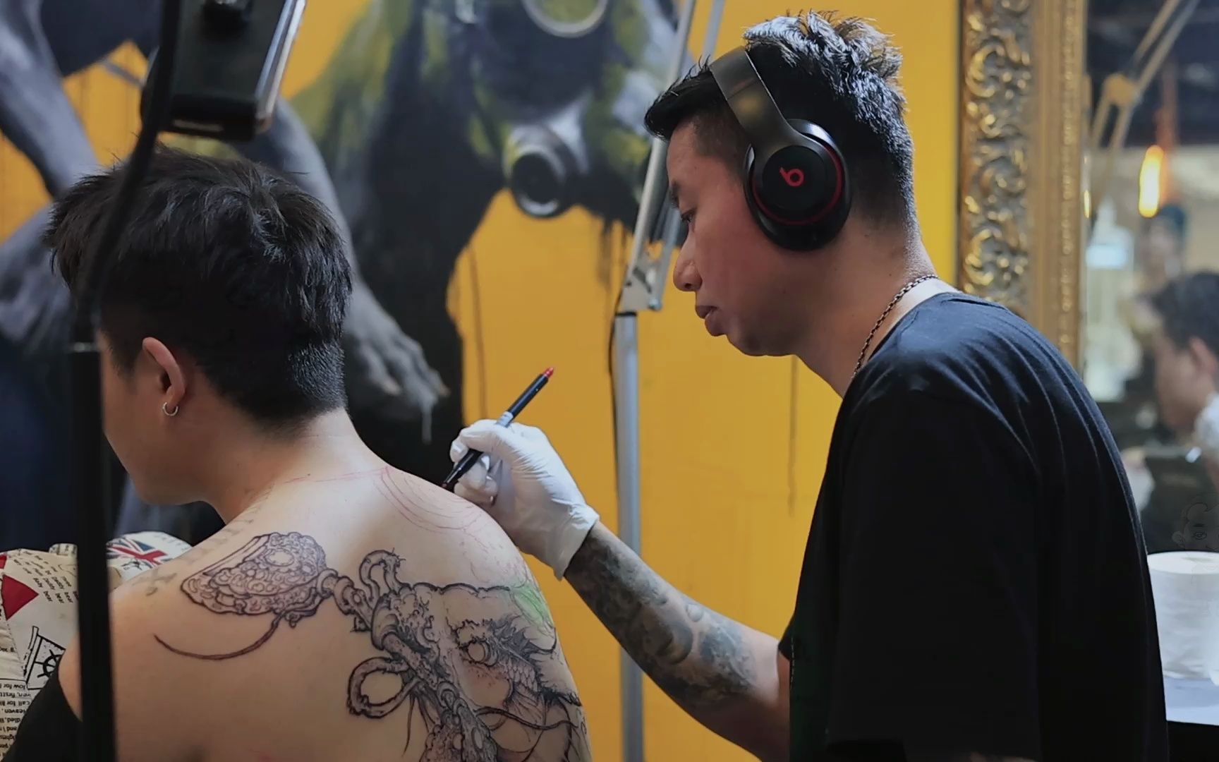 纹身日常 新传统满背鱼