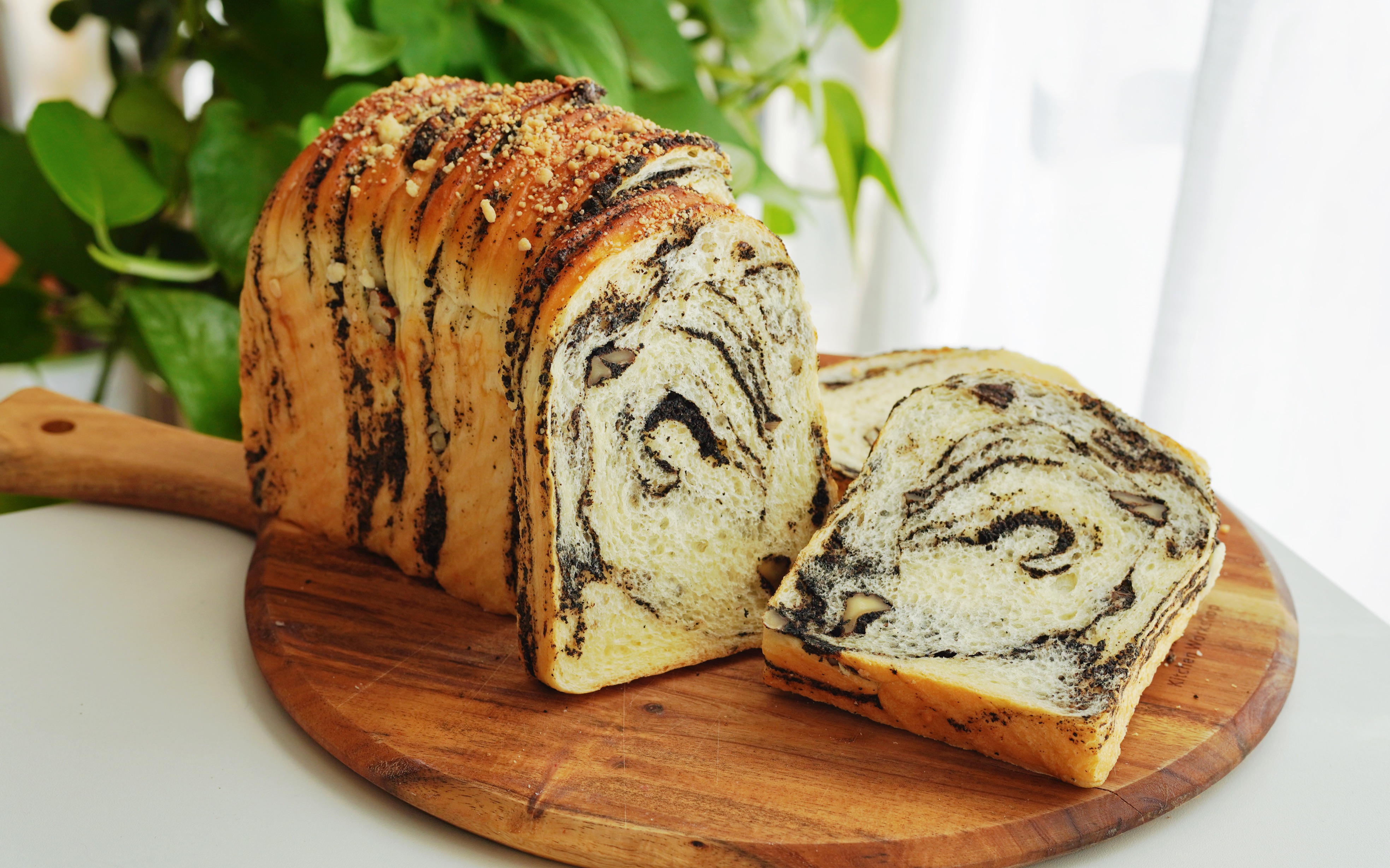 简单好吃又营养的黑芝麻核桃吐司92低黄油版,柔软的吐司 浓郁的黑