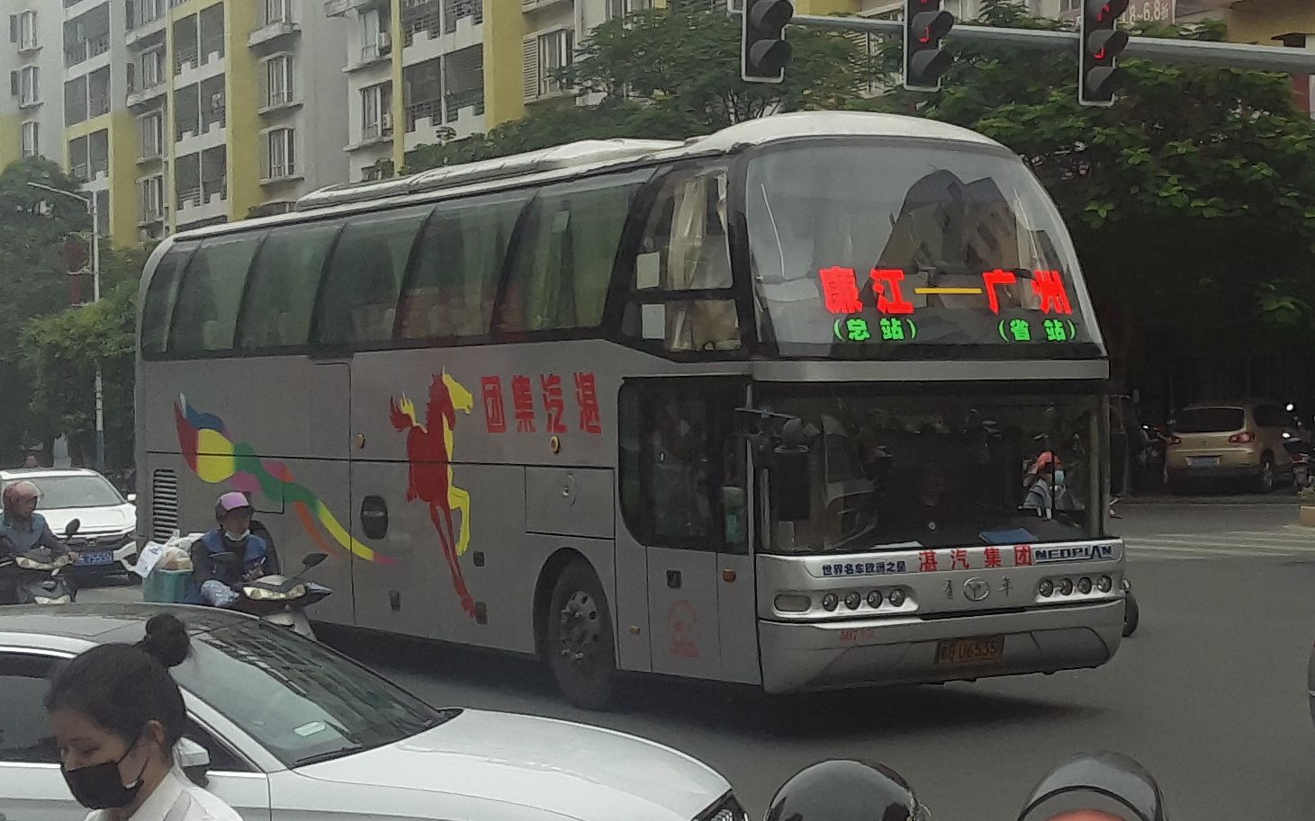 车辆特写湛汽507车队青年jnp6127feb粤gu6535