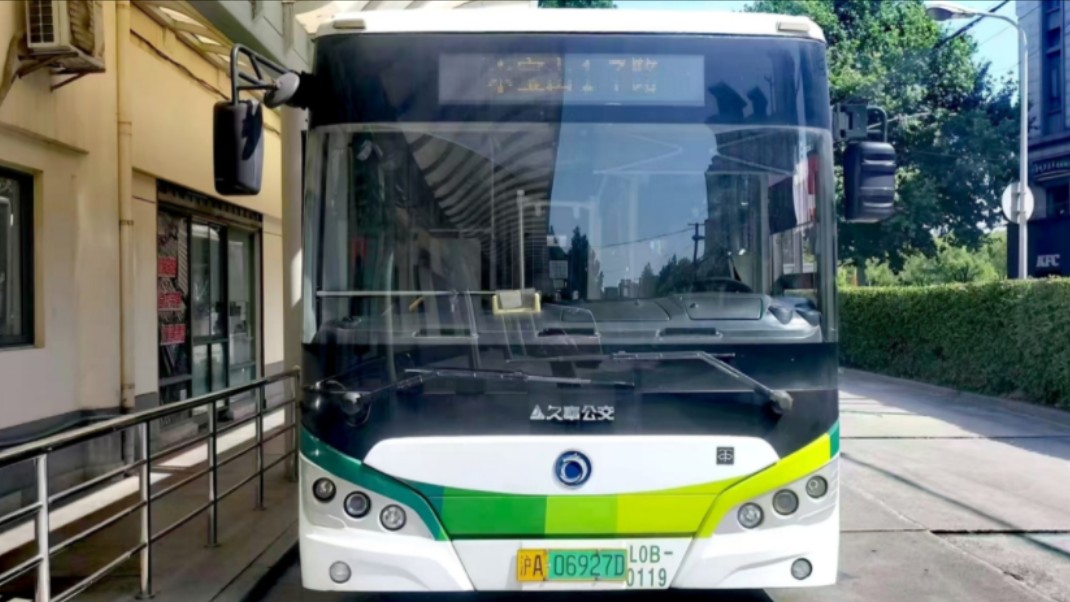 (巴士五公司)上海宝山17路公交车终点站共和新路长江西路离站(共和新