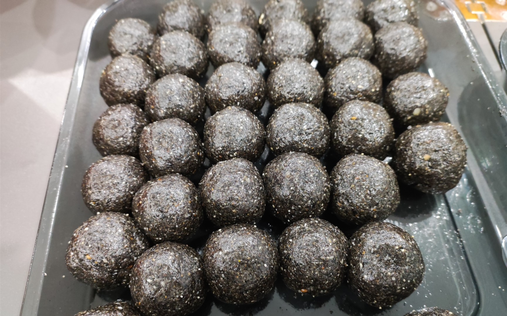 自制芝麻丸～都是足足的料!