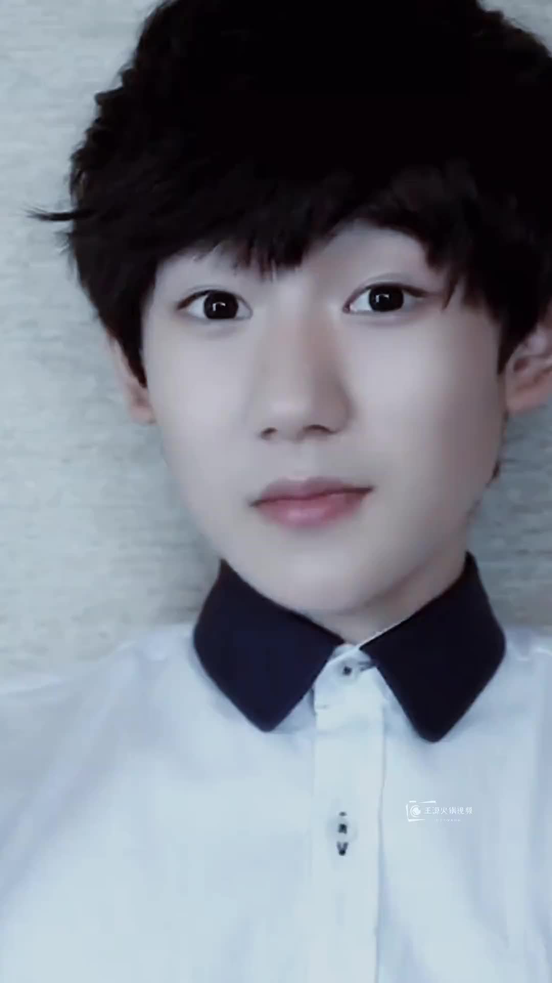 王源你浅浅的微笑就像乌梅子酱我尝了你嘴角唇膏薄荷味道