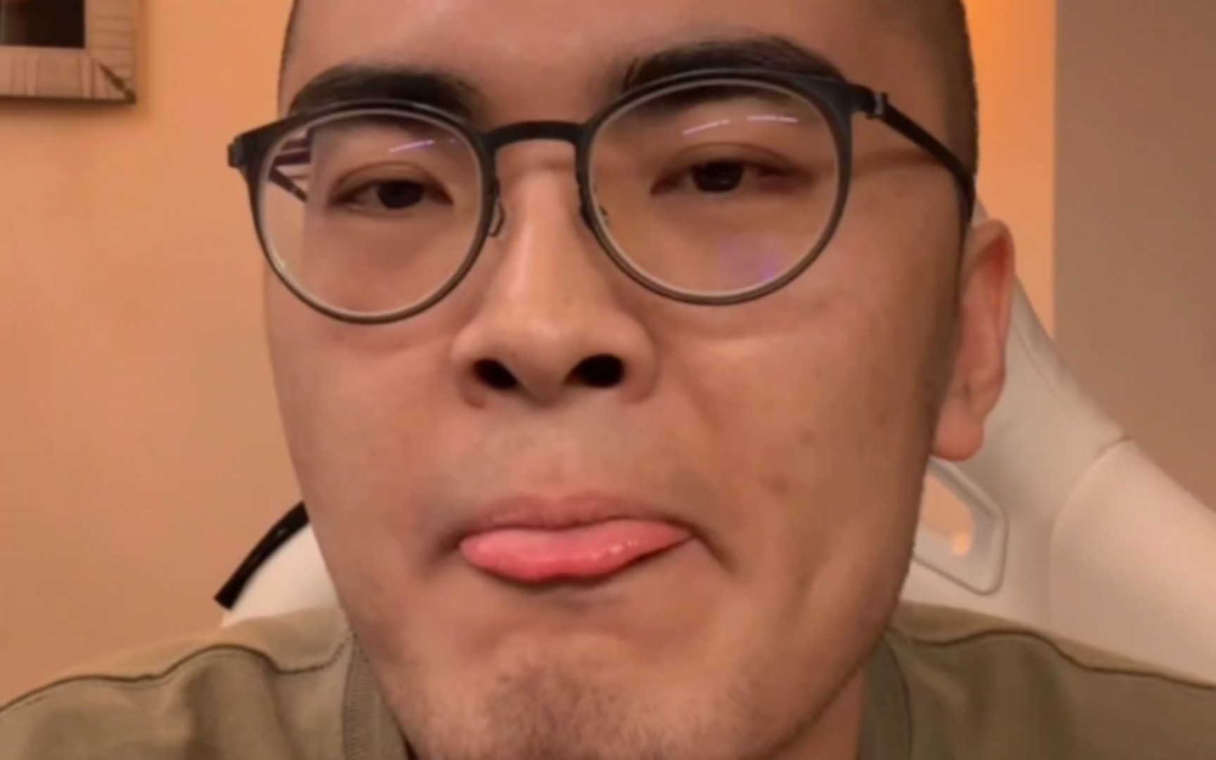 带篮子连麦达芬鱼:我一般一个人在厕所里看她