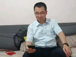 Télécharger la video: 正装帅叔的闲暇时光。