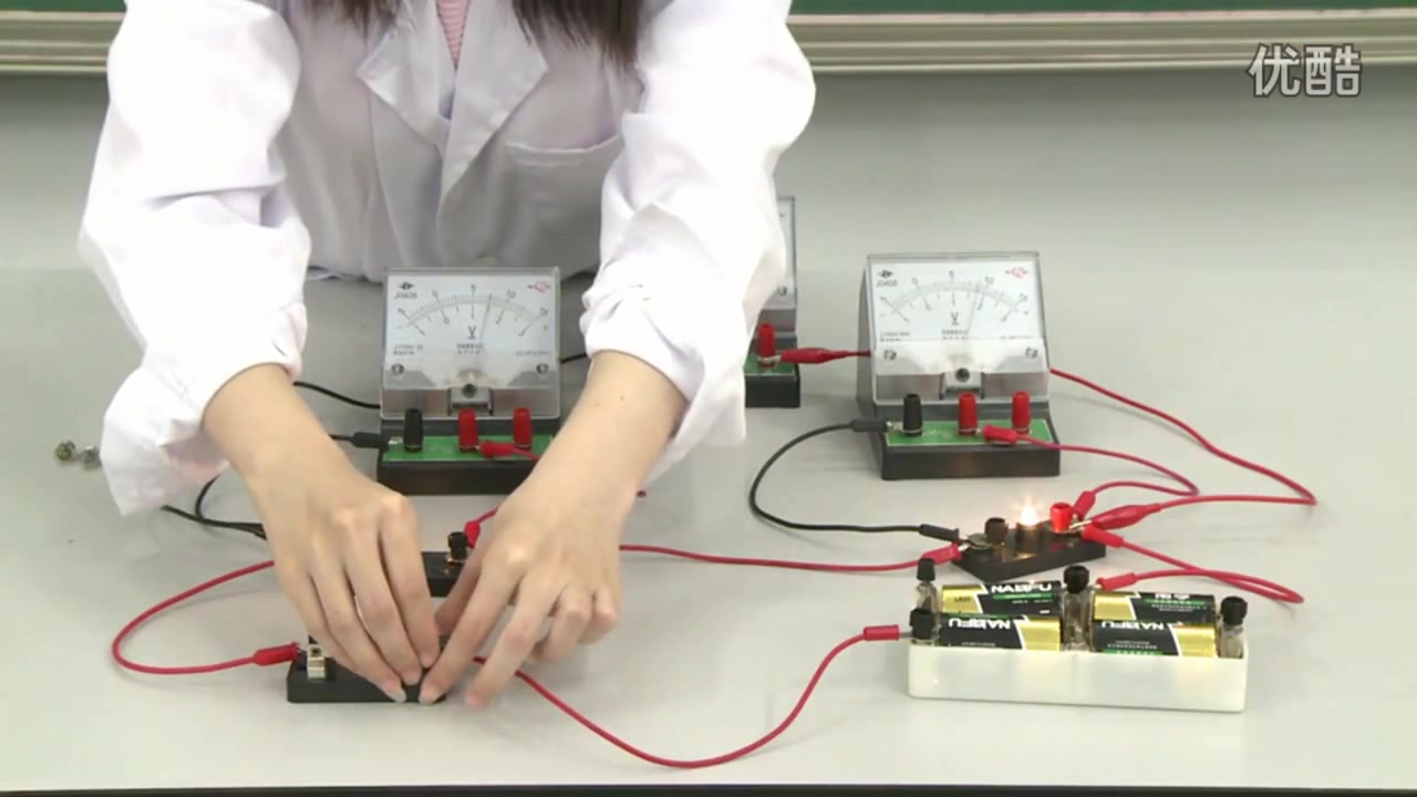 初中物理实验探究串并联电路电压关系