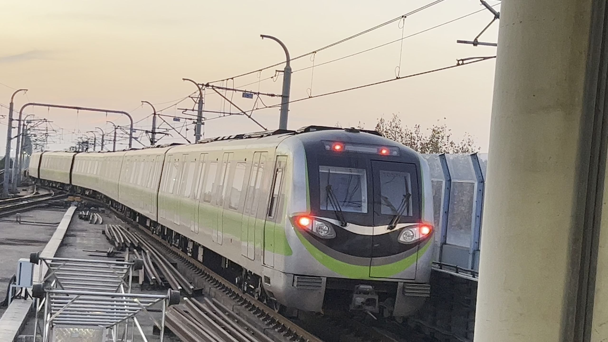 南京地铁3号线105106号车进林场折返线